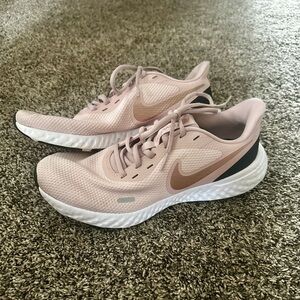 Women Nike Revolution Running shoe